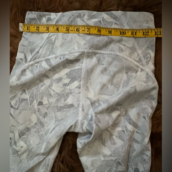 Lululemon leggings - Picture 4 of 8